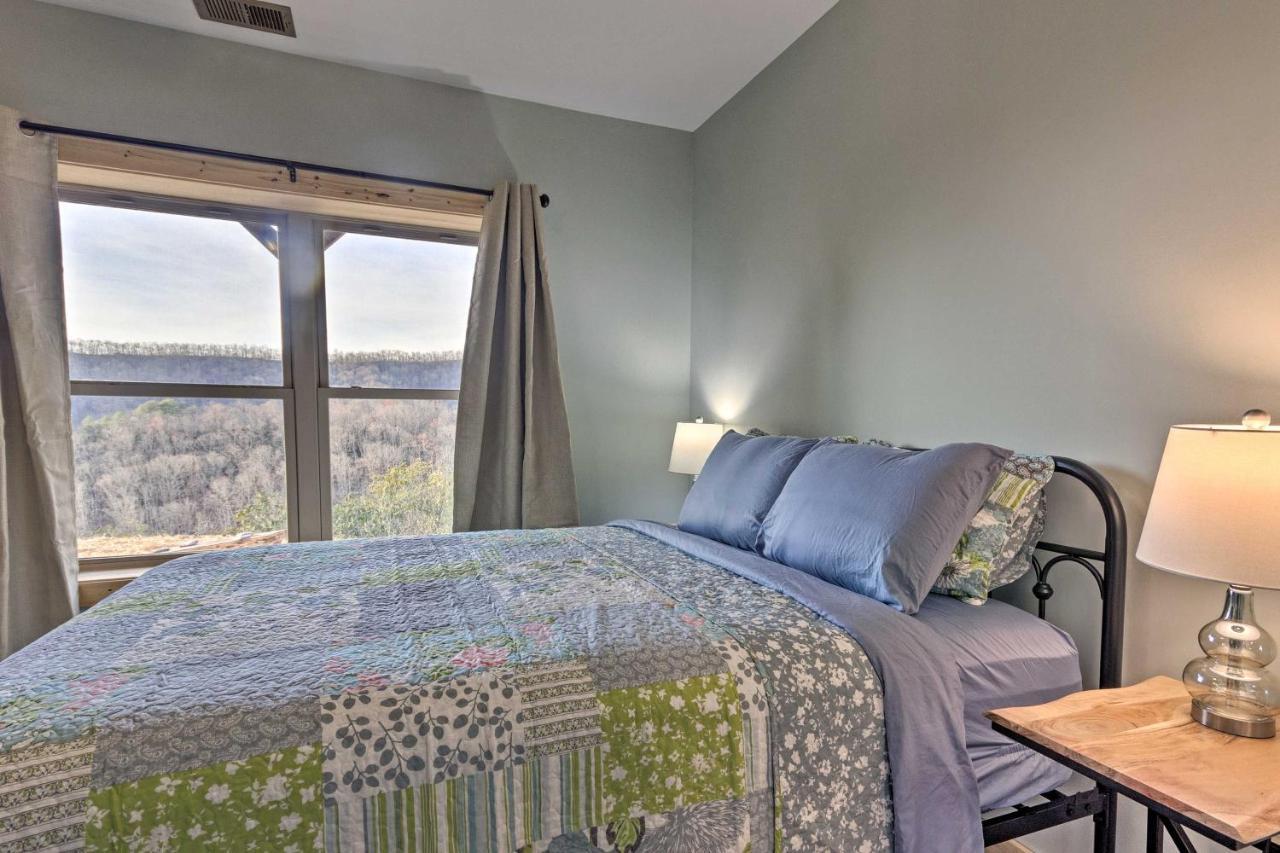 Hilltop Cabin On 5 Acres With Hot Tub And Waterfall! Bryson City Luaran gambar