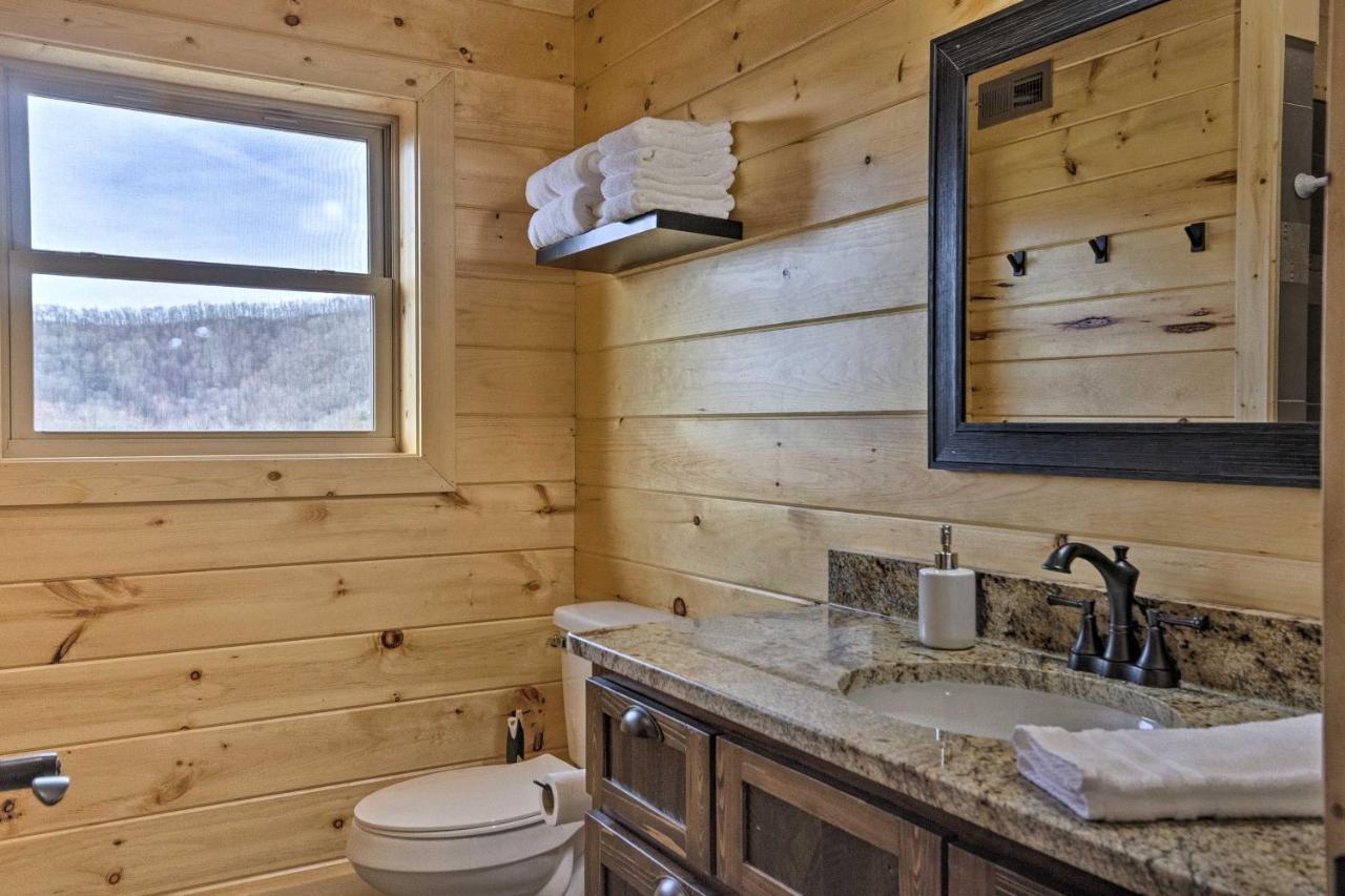 Hilltop Cabin On 5 Acres With Hot Tub And Waterfall! Bryson City Luaran gambar