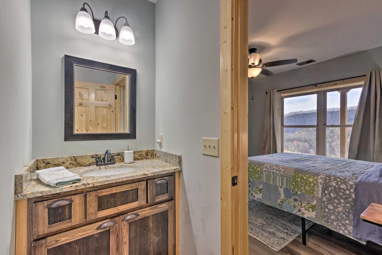 Hilltop Cabin On 5 Acres With Hot Tub And Waterfall! Bryson City Luaran gambar